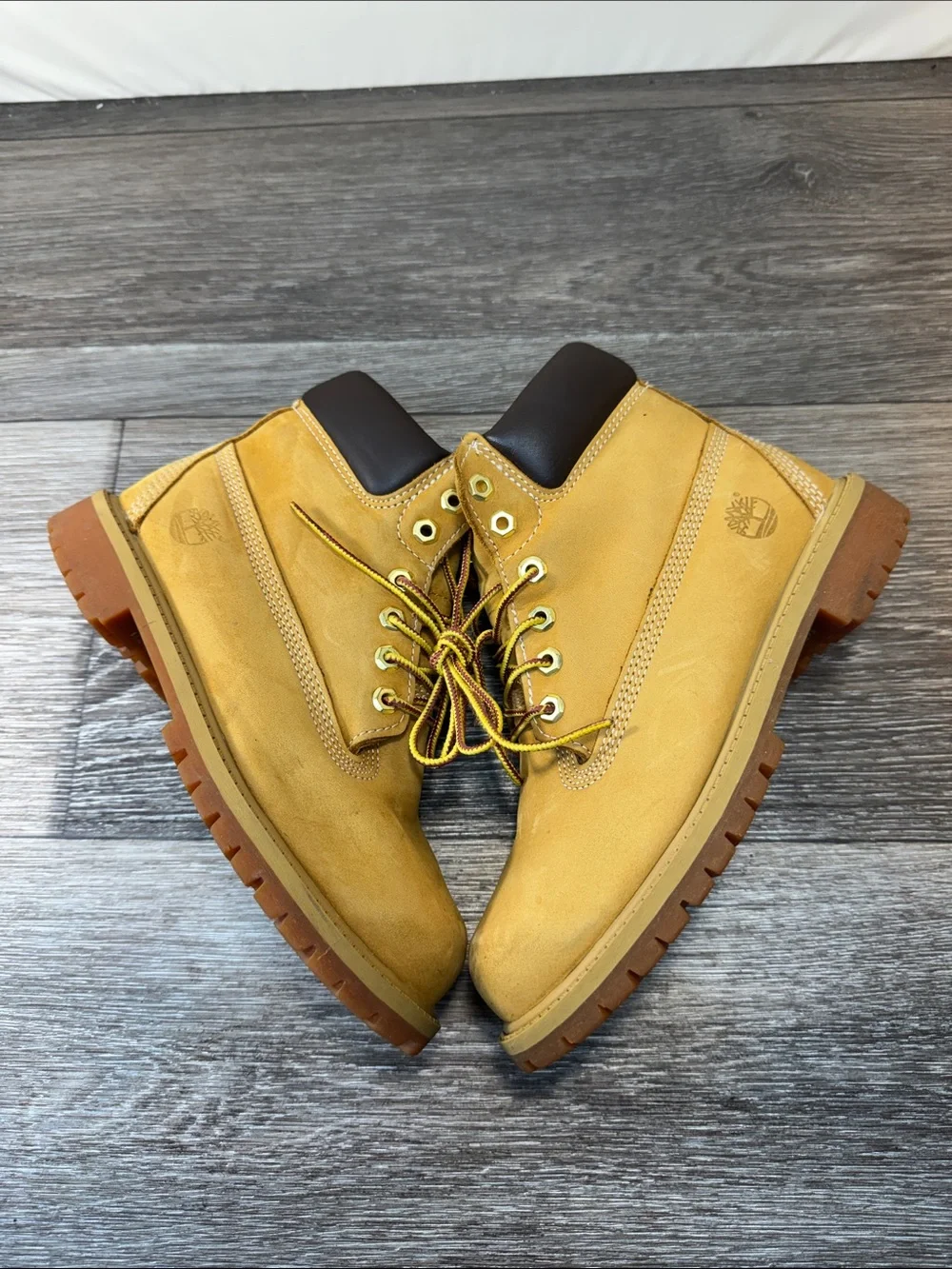 Timberland Wheat Nubuck Boots youth size 3 US/35EU (h16)
